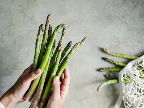 Ein Bund grüner Spargel