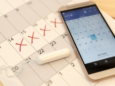 Kalender mit Tampon darauf