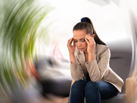 Frau hat Hirninfarkt