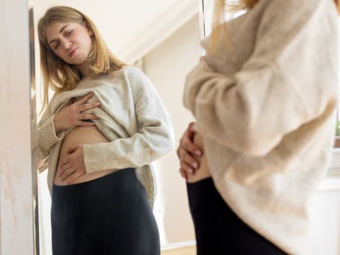 Der Endobelly äußert sich u.a. durch einen aufgeblähten Bauch.