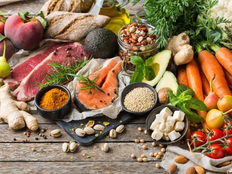 Gemüse, Obst, Fisch, Nüsse und Tofu