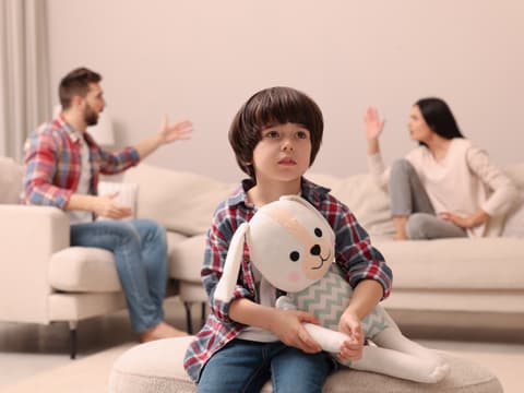 Der Umgang mit einer narzisstischen Familie kann eine große Herausforderung darstellen.