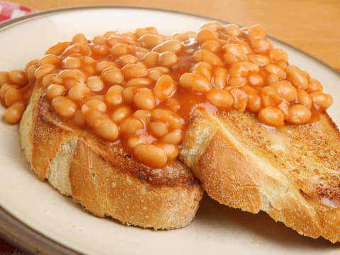 Baked Beans auf Brot 