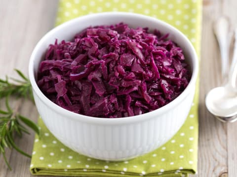 Gekochter Rotkohl in einer Schüssel