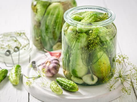 Eingelegte Gurken im Glas