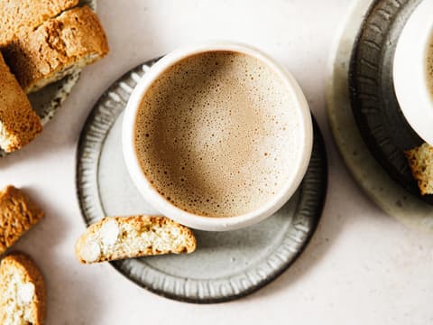 Tasse Kafffe mit Cantuccini