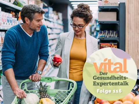 Paar geht einkaufen