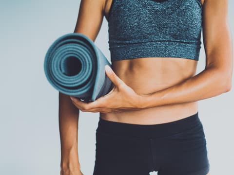 Straffer Bauch einer Frau
