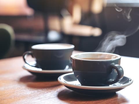 Zwei Kaffeetassen