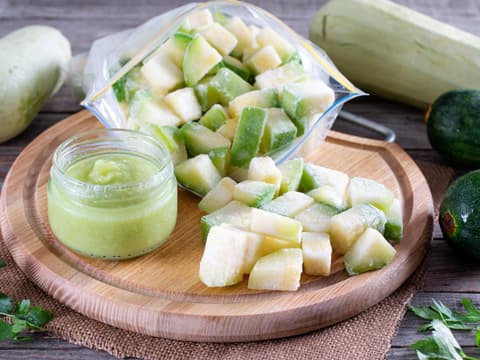 Zucchini roh eingefroren