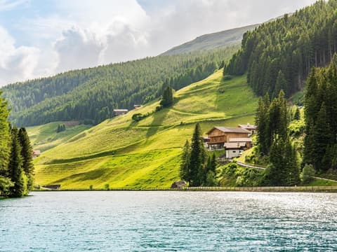 Ein See in den Bergen