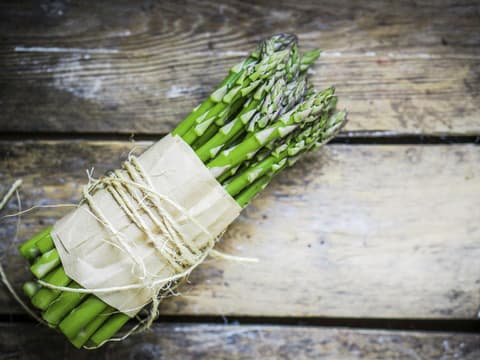 Spargel kann man Kochen, Dünsten oder Garen.