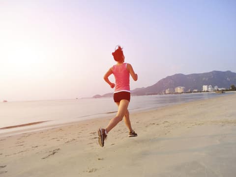 Frau joggt