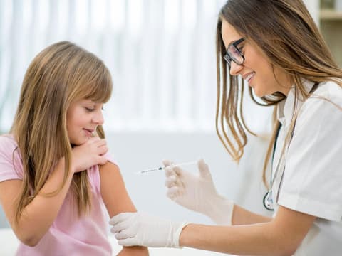 Welche Impfungen müssen bei Kindern und Babys gemacht werden