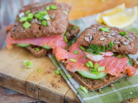 Low Carb Rezept Räucherlachsburger