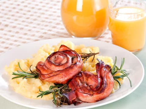 Low Carb gefüllte Bratwurst mit Blumenkohlpüree