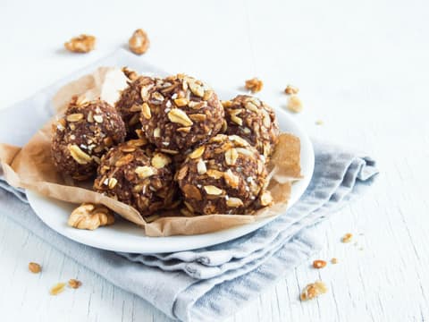 Haferflocken-Pralinen mit Heidelbeeren 