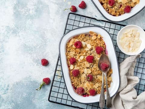 Haferflocken-Auflauf mit Himbeeren