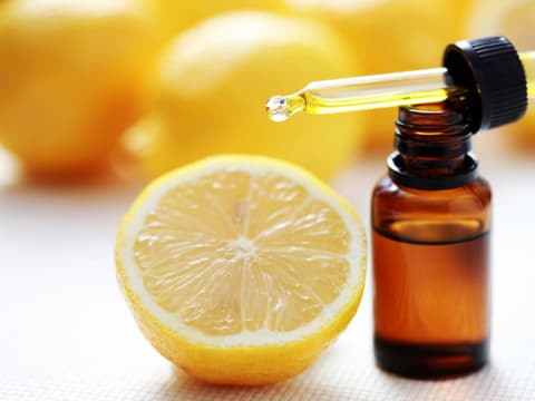 Vitamin C Serum Zitrone Fläschchen Pipette