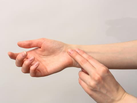 Puls am Handgelenk messen