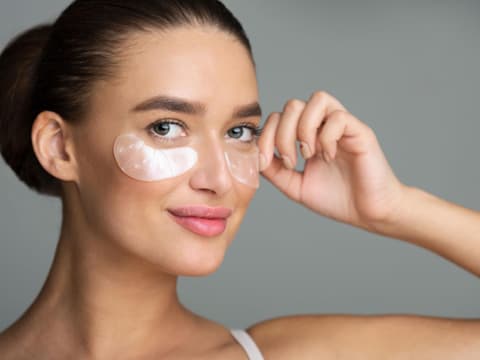 Augenpads sorgen für eine strahlende und pralle Augenpartie.