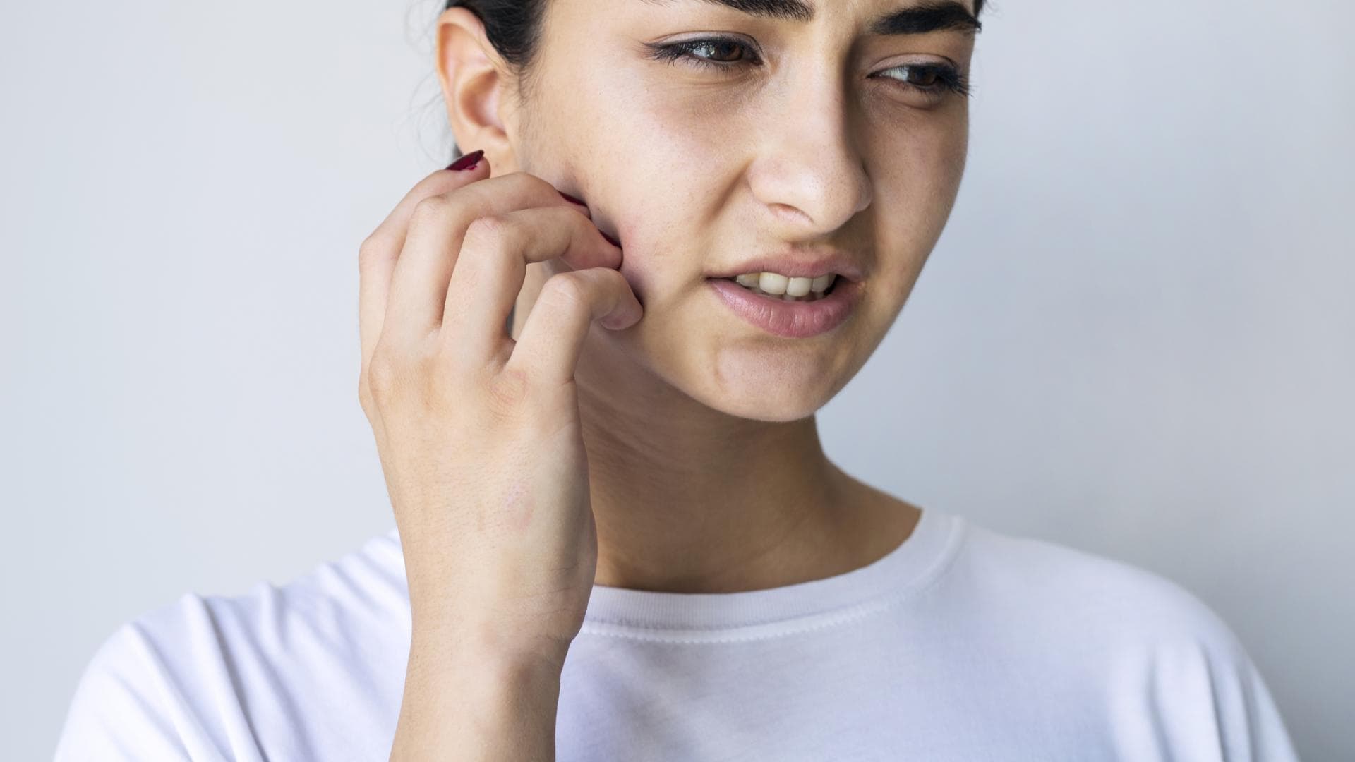 Dermatillomanie: Definition, Ursachen und Behandlung