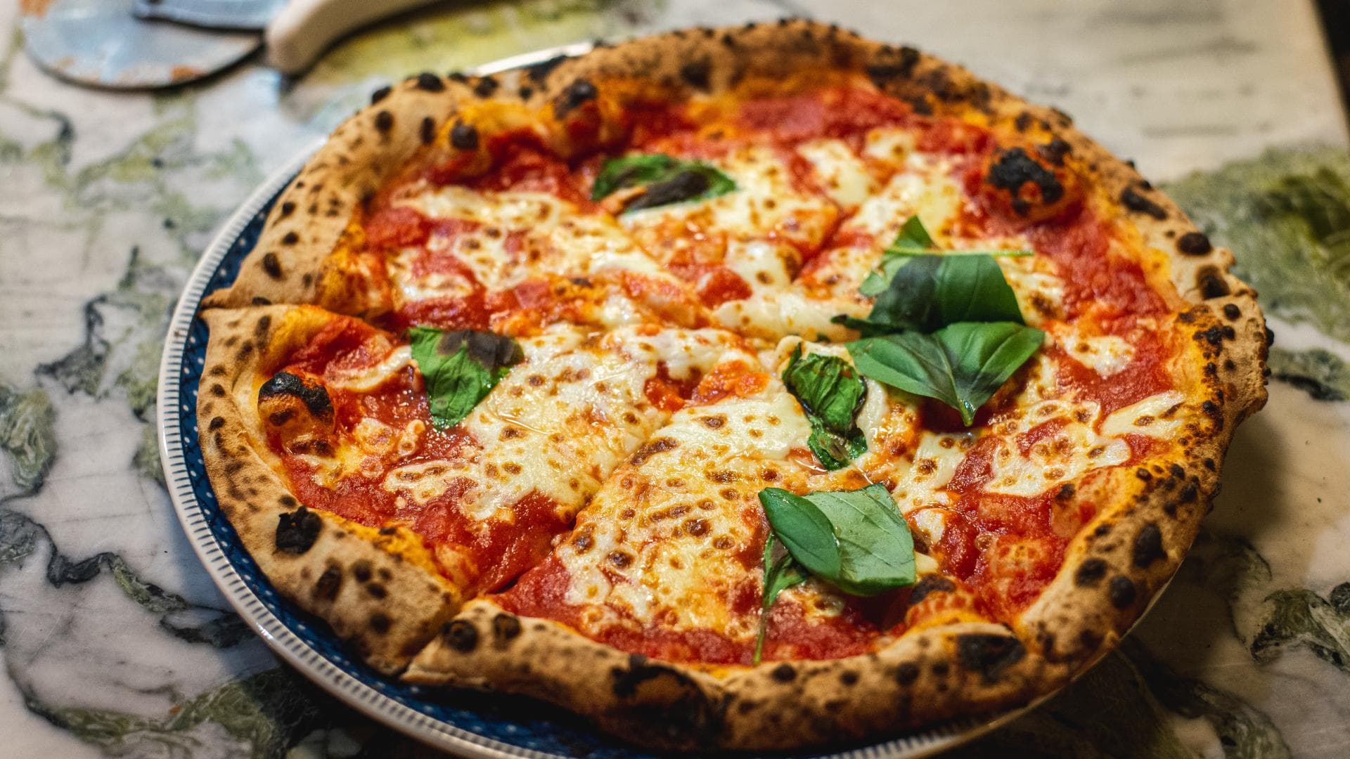 Si dice che questi ingredienti nella pizza aiutino a curare i reumatismi