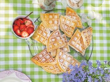 Buttermilchwaffeln mit Fruchtsosse Buttermilchwaffeln mit Fruchtsosse