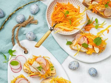 Panini mit Möhren-Mango-Salat und Hähnchen Panini mit Möhren-Mango-Salat und Hähnchen
