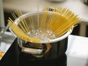 Spaghetti im Kochtopf Spaghetti im Kochtopf