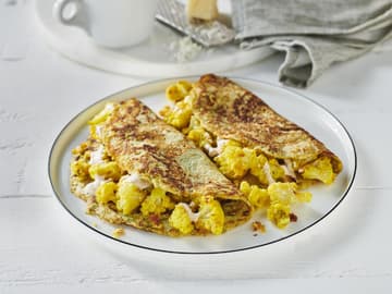Zucchini-Crêpes mit geröstetem Kurkuma-Blumenkohl Zucchini-Crêpes mit geröstetem Kurkuma-Blumenkohl