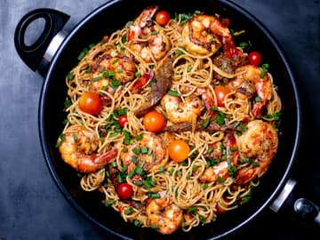 Pfanne mit Spaghetti Pfanne mit Spaghetti
