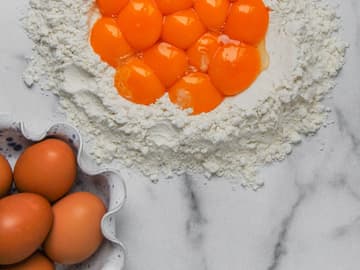Eigelb mit Vitamin-A Eigelb in Mehl zum Backen