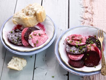 Rote Beete Caprese Rote Beete mit Mozerrella und Brot