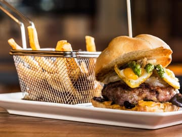 Burger und Pommes Burger und Pommes
