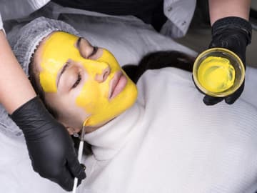 Säurepeeling für reine Haut Professionelles Säurepeeling mit Retinol