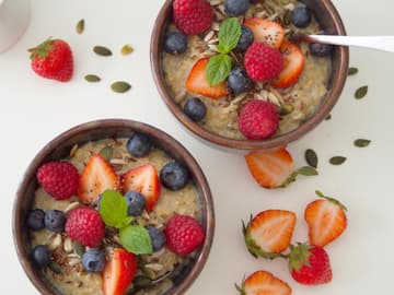 Porridge mit Beerenobst Porridge mit Beerenobst