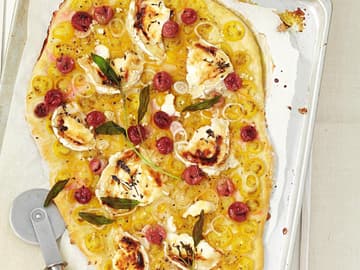 Stachelbeerpizza mit Ziegenkäse Stachelbeerpizza mit Ziegenkäse