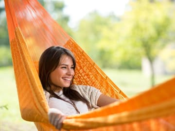Auch Sonnenlicht und ausreichend Schlaf tragen zu einem starken Immunsystem bei. Auch Sonnenlicht und ausreichend Schlaf tragen zu einem starken Immunsystem bei.