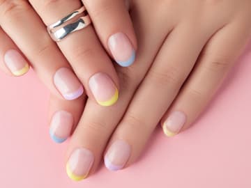 Gesunde Nägel brauchen Nährstoffe gesunde Fingernägel mit sommerlicher Maniküre