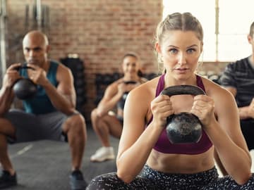 Squats mit Kettlebell Squats mit Kettlebell