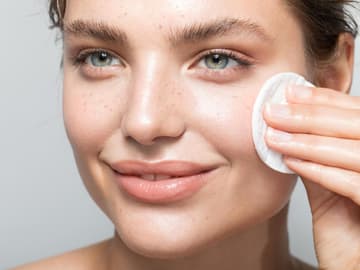 Gesicht reinigen mit Mizellenwasser Gesicht reinigen mit Mizellenwasser