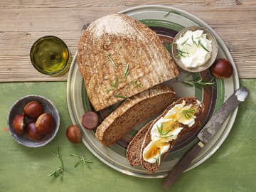 Kastanienbrot mit Rosmarin Kastanienbrot mit Rosmarin