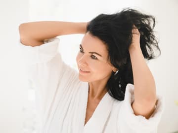 Frau mit langen Haaren Frau mit langen Haaren