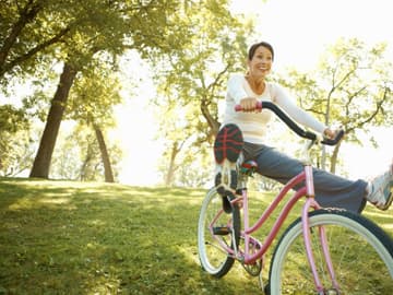 Frau mit Fahrrad Frau mit Fahrrad