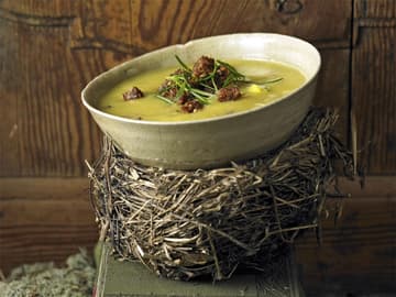 Maronen-Kartoffel-Suppe mit Rosmarin-Croûtons Maronen-Kartoffel-Suppe mit Rosmarin-Croûtons