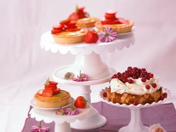 Mandel-Tartes mit Erdbeeren und Lemoncurd Mandel-Tartes mit Erdbeeren und Lemoncurd