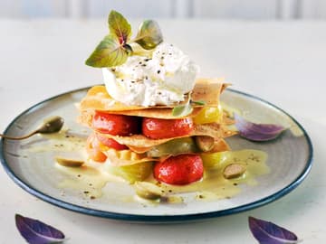 Geschichteter Tomatensalat Geschichteter Tomatensalat