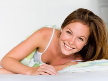 Frau lachen Bett Frau lachen Bett