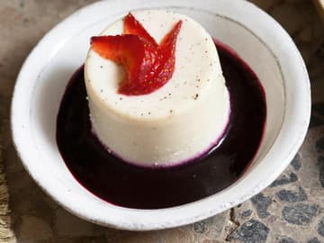 Mandelcreme mit confierten Blaubeeren Mandelcreme mit confierten Blaubeeren